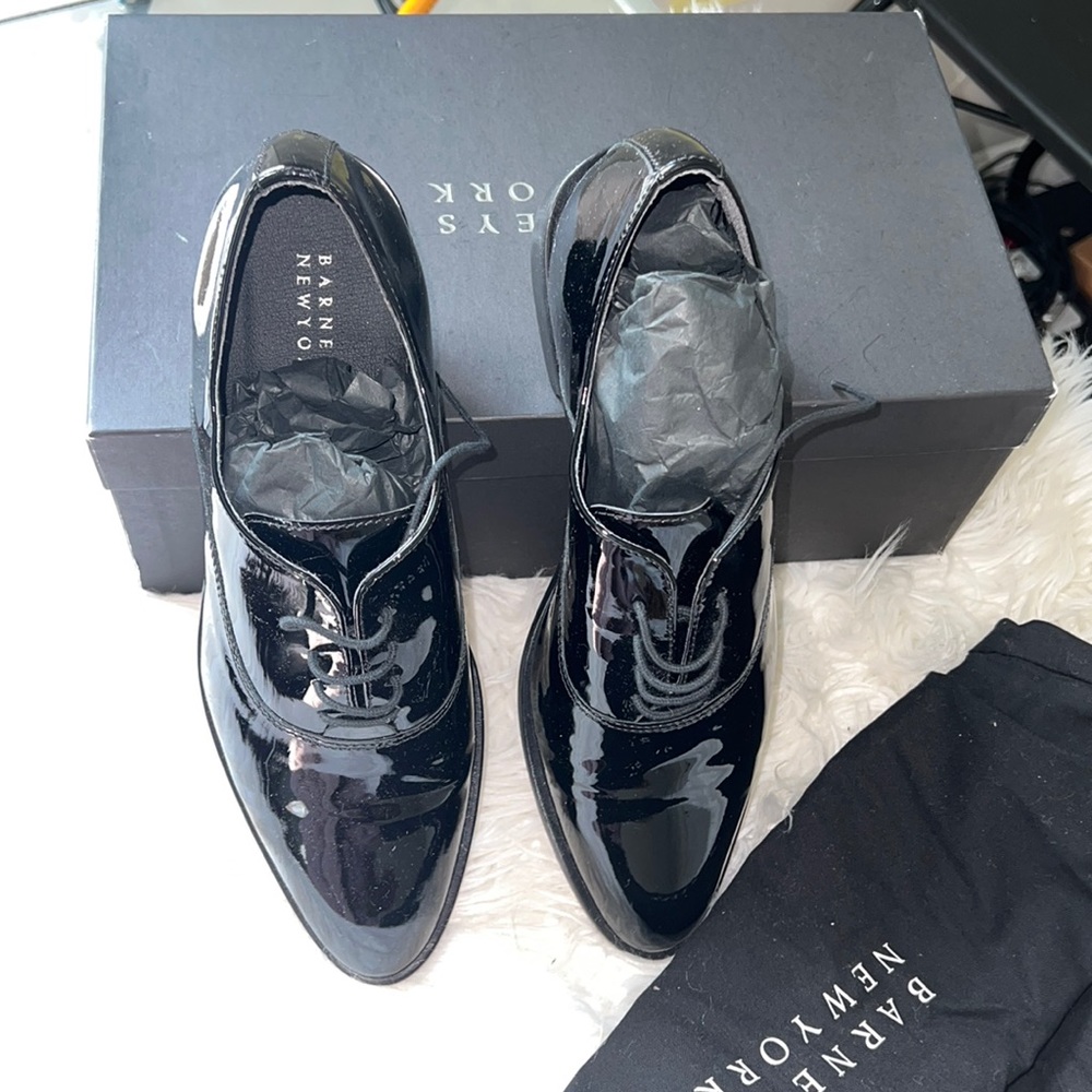 BARNEY'S NEW YORK
Patent Leather Oxfords
Size: 38